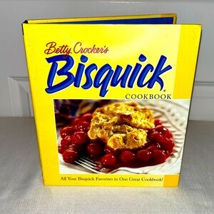 Betty Crocker’s Bisquick Cookbook Vintage ©️2000 First Edition, Great Condition
